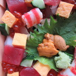 江戸前鮨 二鶴 - 中央に4月限定の藍島の海胆