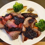 カヴァタッピ - ツレの肉料理・ローストビーフ