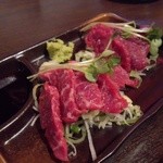 四文屋 - 2012.5 桜肉赤身刺（350円）を2点盛りで