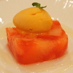 OGINO organic Restaurant - 【2011/7】二色のグレープフルーツのカンパリゼリー寄せ　蜂蜜風味　マンゴーソルベ（600円）♥