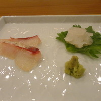 鮨 いとう - 縞鯵昆布〆と手剥き白海老・あまーい