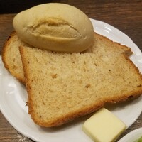 スンガリー 新宿東口本店 - デフォのパン