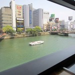さが風土館 博多季楽 - 天気にも恵まれて座った席からは那珂川をクルーズする定期船も綺麗に見えましたよ