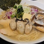 鶏そば・ラーメン Tonari - 牡蛎とアサリの塩バターラーメン 1,300円