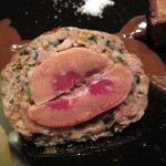 フロリレージュ - 仔豚の腎臓、網脂で巻いて　新タマネギを添えて　レバーとマーマレードオニオンのソースで3