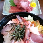 一力 - 海鮮丼７５０円とマグロトロ刺身１７００円