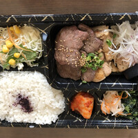 松阪牛たんど - 牛タン&チキン焼肉弁当　880円