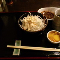 牛幸 本店 - すぐにサラダが用意されます。よく冷えていて美味しい♪
