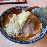 ラーメンめん丸 - みそこてレッドニンニク乗せ