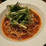 窯右衛門 - ミートソース、奥はカルボナーラ。