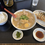 長浜ラーメンとん吉 - ちゃーしゅーらーめん定食♪