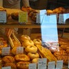 Boulangerie Coucou - ショーケースのパン