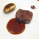 御影 ジュエンヌ - （宮崎産黒毛和牛）【A5】ヘレの炭火焼き 新じゃがいもの詰め物 黒オリーブの塩 野生のコショウ