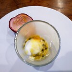 御影 ジュエンヌ - ヨーグルトのアイスクリームとパッションフルーツ