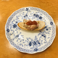 レストラン ラリューム - 白レバーのムースリュバームのせ&バゲット