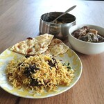 Embassy HALAL Restaurant Mirha - 皿に盛りつけていただきまーす