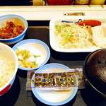 松屋 - ソーセージエッグ定食(選べる牛皿)