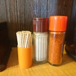 麺屋 凪冴 - 卓上の調味料