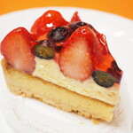 Hohes Lob - いちごとブルーベリーのタルト