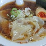 郡山駅前ラーメン 角麺 - ワンタンもつるんつるん。