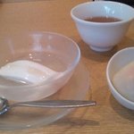 中国彩膳 にじょう - デザートの桃まんじゅうと杏仁豆腐