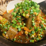 萬的中華 笑龍 - 牛すじの辛味煮込み。