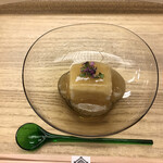 Akasaka Kikunoi - 昼懐石１２１００円（総額）。長芋羹。山葵餡はしっかり山葵が聞いていて、とてもさっぱりといただきました(^｡^)
