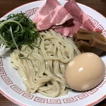 麺屋 Somie's - 醤油つけ麺の麺は平打ち太麺。麺量は１/３ほど減らしてあります。