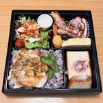 ル スーリール - お弁当(¥2,000) 雑穀ごはんに豚