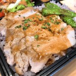 ル スーリール - お弁当(¥2,000) 雑穀ごはんに豚