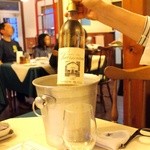 バーニーズ - 料理写真:白ワイン　甘口で一番お安いのを