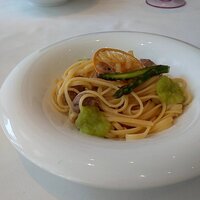 リストランテ　ウミリア - 新玉ねぎとアスパラと羊のサルシッチャのリングイネ（2020.3）