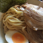 山勝角ふじ - チャーシューに隠れた麺