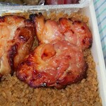 有限会社 九十九鶏本舗 - 九十九鶏弁当の鶏肉の照り焼き(R2.5.1撮影)