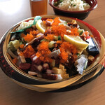 裕楽 - ＊海鮮しぐれ丼とミニ冷やし稲庭うどん（¥880）