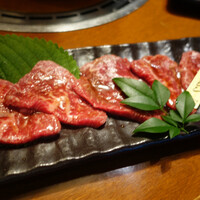 松阪牛炭火焼肉 東海亭 - シンシン