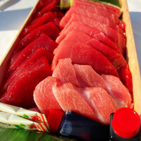 初音鮨 - 大トロ、中トロ、赤身の3種