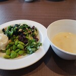 フォルクス - 枝豆、ほうれん草、ポテトサラダとコーンポタージュ