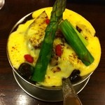 トマト - ビーフタンカレー＋季節の野菜＋チーズ