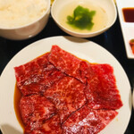 Minato Mirai De Yakiniku Douraku - 【黒毛和牛ロース】1,000円
                        ■黒毛和牛カルビ(100g)
                        ■キムチ
                        ■ご飯、スープ
                        ■ドリンク
                        