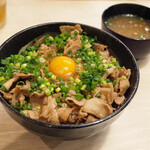 トンテキ食堂8 - 絶品豚丼(950円)+生卵(50円)