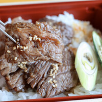 焼肉 拍手喝采 - 特上カルビ弁当