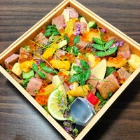 焼肉㐂舌 南船場 - 㐂舌特製和牛バラちらし(テイクアウト)