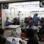 鴨肉珍 - 店内の飲食スペース