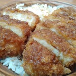 LAWSON - 串カツ田中ソースカツ丼630円に串カツ田中ソースをかけてアップ