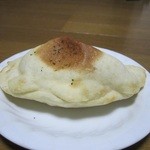 パン・ド・ファンファーレ - グリーンカレー・カルツォーネ　　１８０円