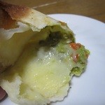 パン・ド・ファンファーレ - グリーンカレー・カルツォーネの中身