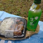 セブンイレブン - 料理写真:【2020.5.3(日)】まんぷく！鶏モモ唐揚げ弁当537円＋生茶120円