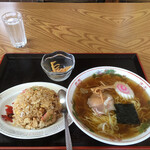 いとう食堂 - 料理写真:半チャーハンラーメン