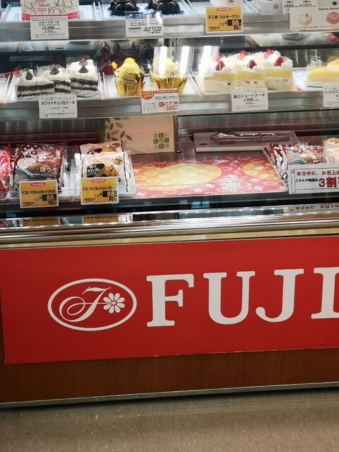 不二家 ヨークベニマル山田鈎取店 - 富沢（ケーキ）の写真